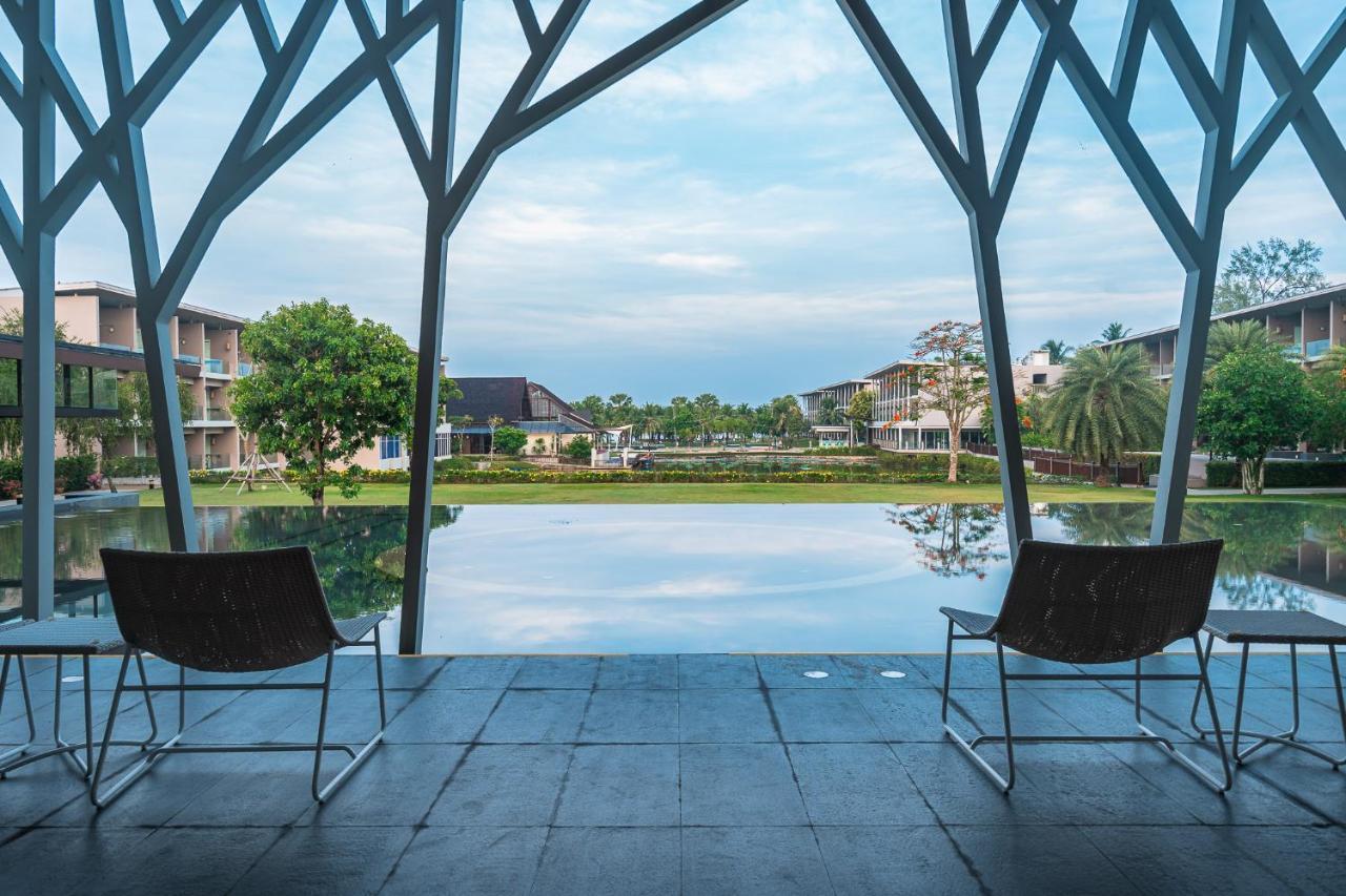 The Sands Khao Lak By Katathani - Sha Extra Plus Екстер'єр фото View of the lake at the center of the campus
