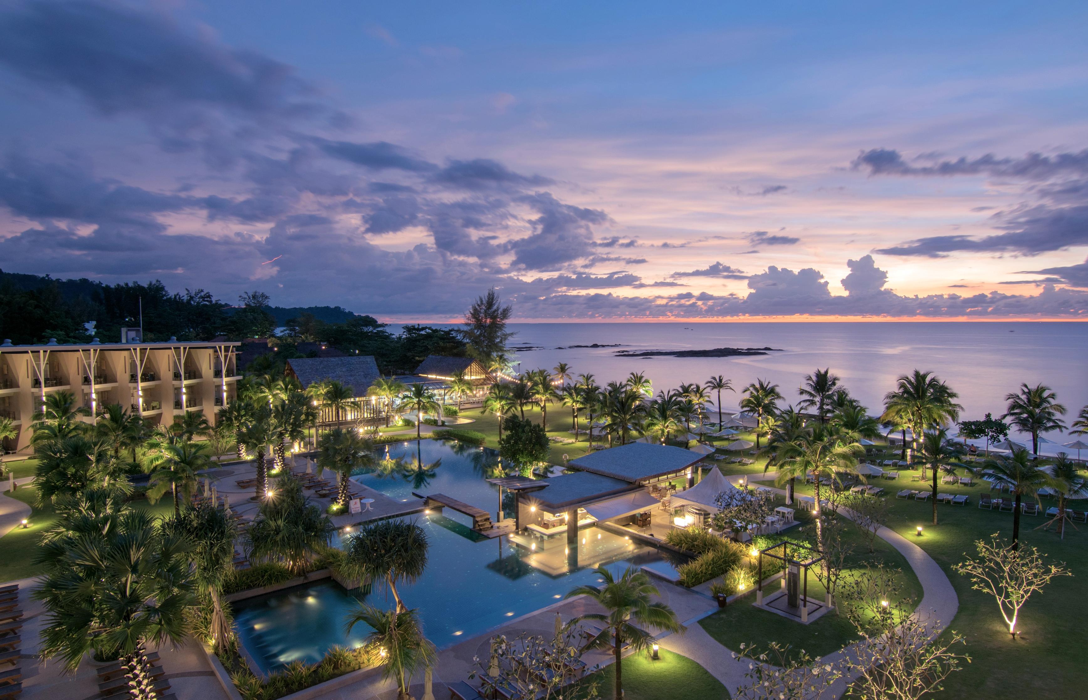 The Sands Khao Lak By Katathani - Sha Extra Plus Екстер'єр фото The resort at sunset